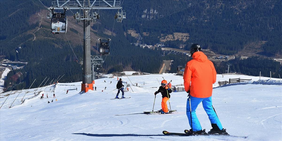 Na Chopku došlo k smrteľnej zrážke dvoch lyžiarov