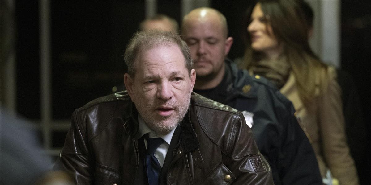 Začal sa súd s Weinsteinom, hrozí mu doživotie