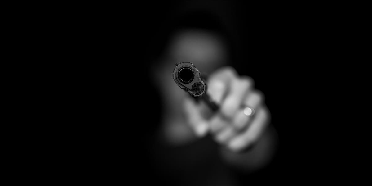 Dvoch tínedžerov zatkli za vraždu kamaráta a jeho rodičov