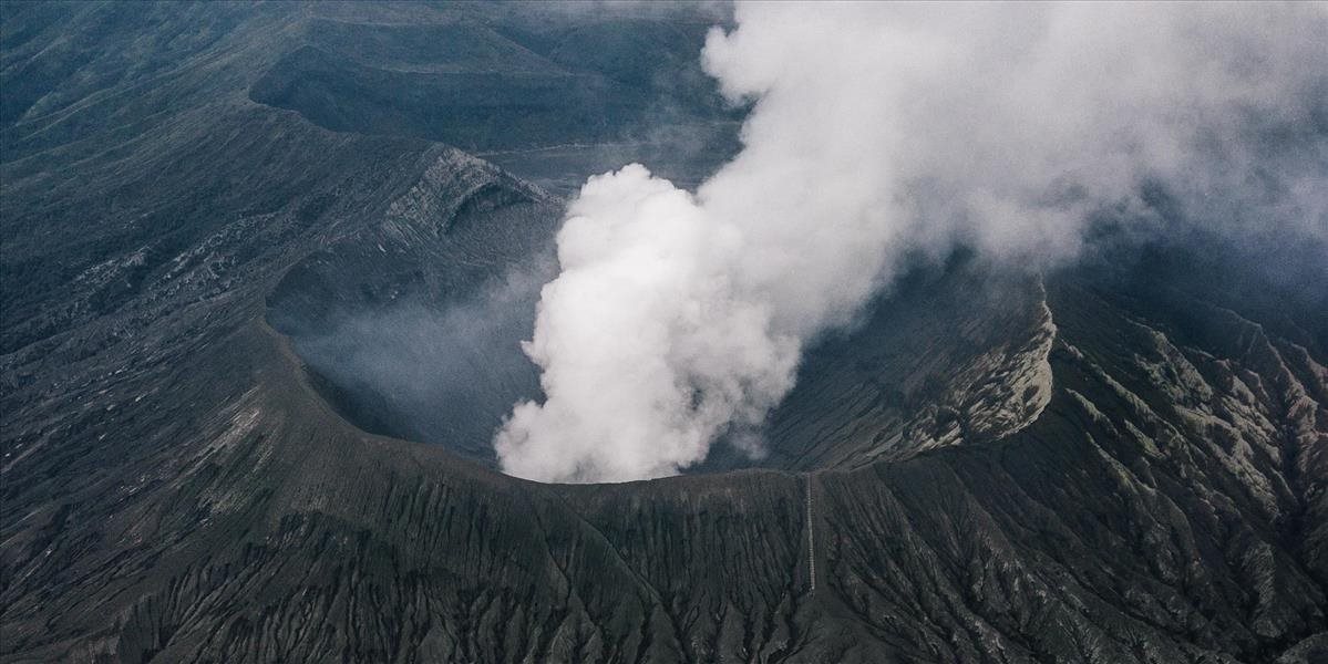 Na ostrove Kučinoerabu vybuchla sopka