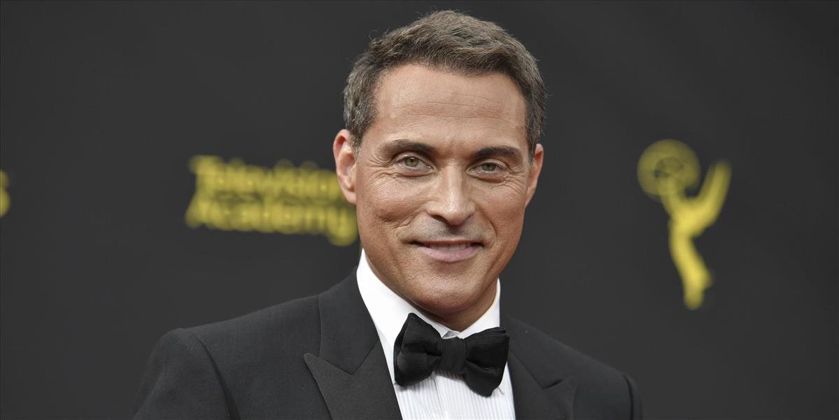 Vo filme o Elvisovi Presleym si zahrá aj Rufus Sewell