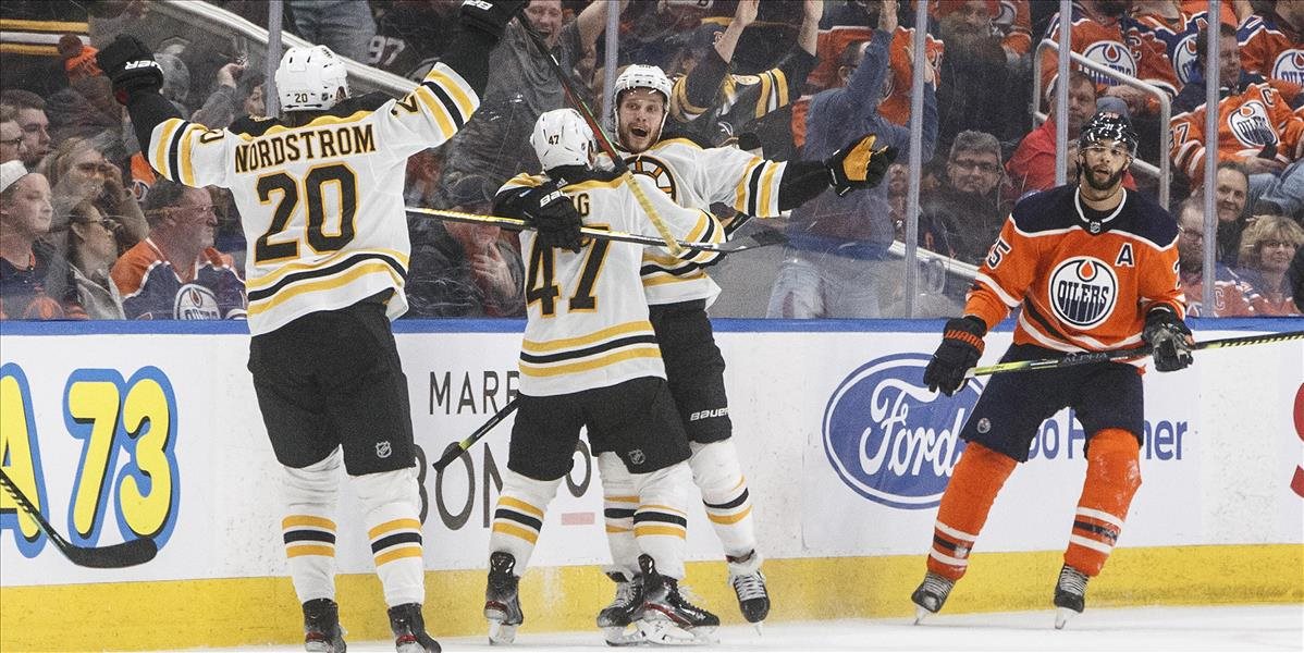 Boston vybojoval dva body v predĺžení, Dallas na západe dobehol Blues