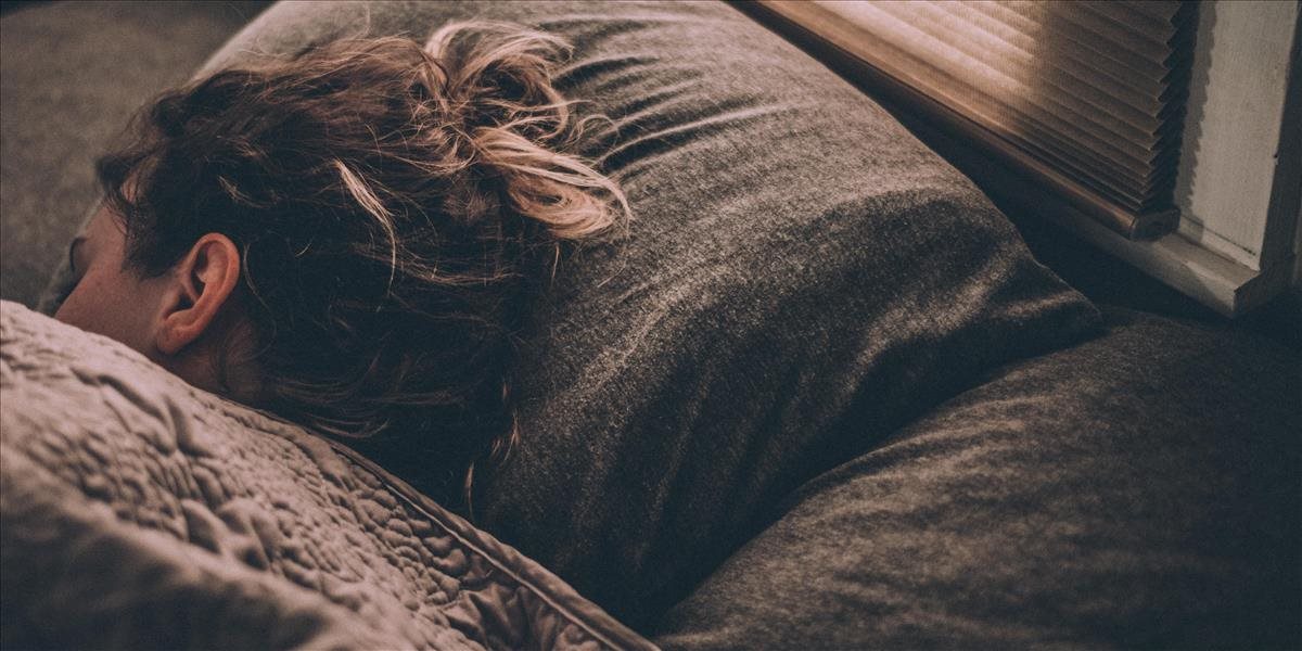 Ako môže jedálniček ovplyvniť kvalitu nášho spánku?