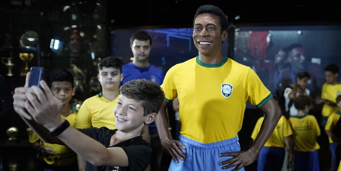 V Riu odhalili sochu na počesť slávneho brazílskeho futbalistu