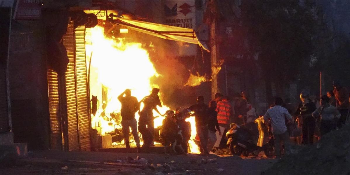 Nepokoje v Indii neutíchajú, vláda žiada nasadenie armády
