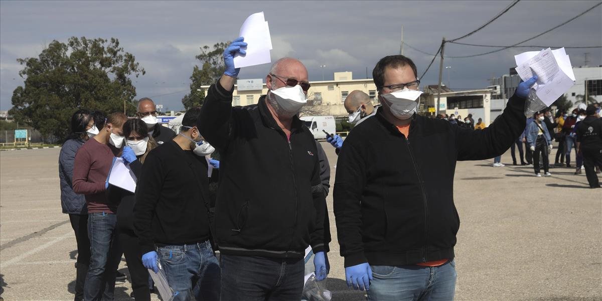 Izraelčania v karanténe hlasovali v rúškach a rukaviciach v predčasných voľbách