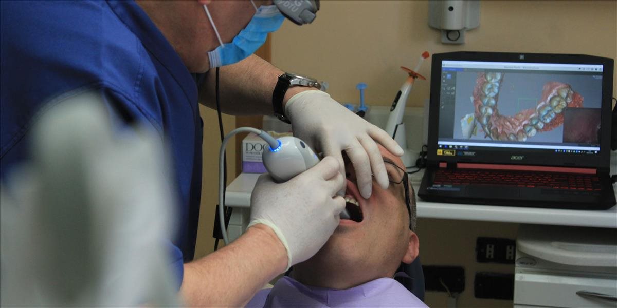 Mladému mužovi vytrhli rekordne dlhý zub