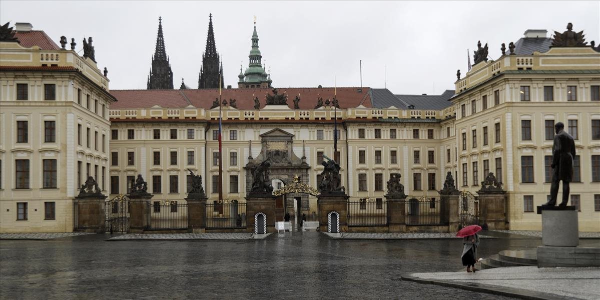 Česká vláda zatvára reštaurácie a obchody s výnimkou lekární a potravín