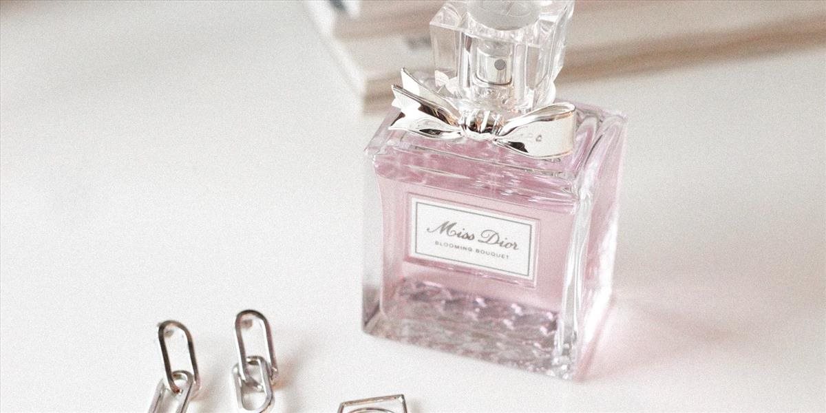 Výrobca najluxusnejších parfémov pomôže s výrobou dezinfekcie na ruky