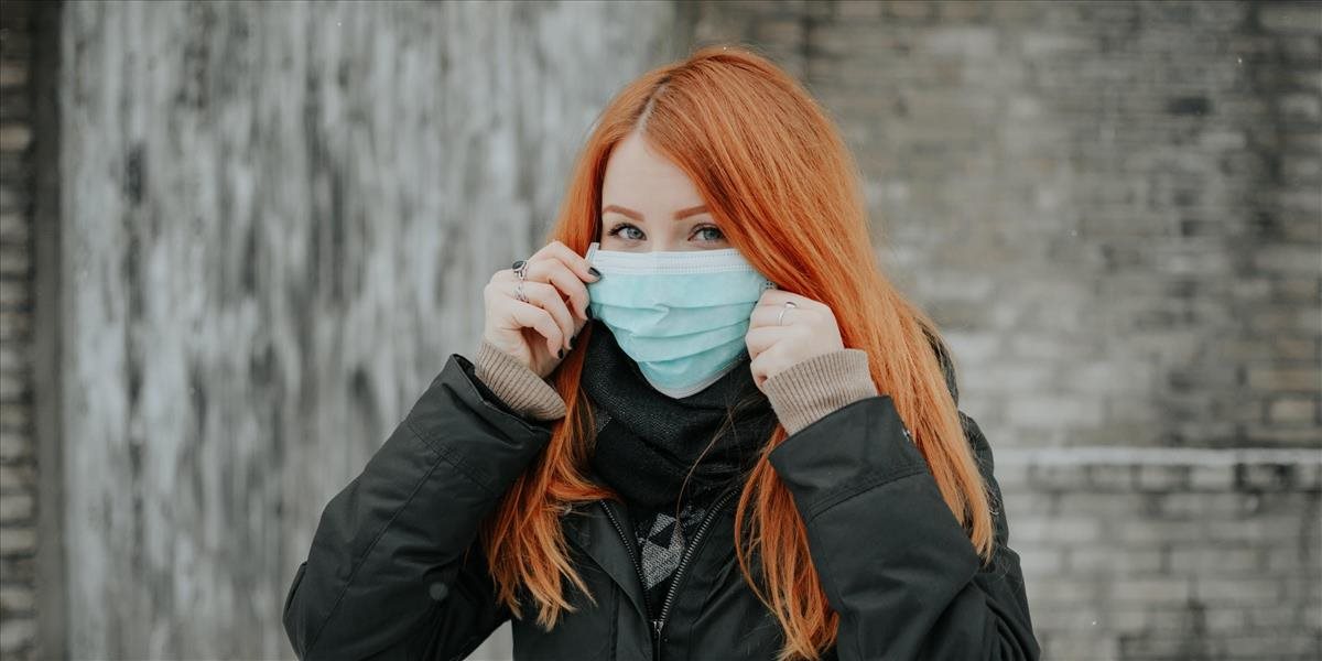 Bez rúška od dnešného dňa nemôžete vyjsť na ulicu