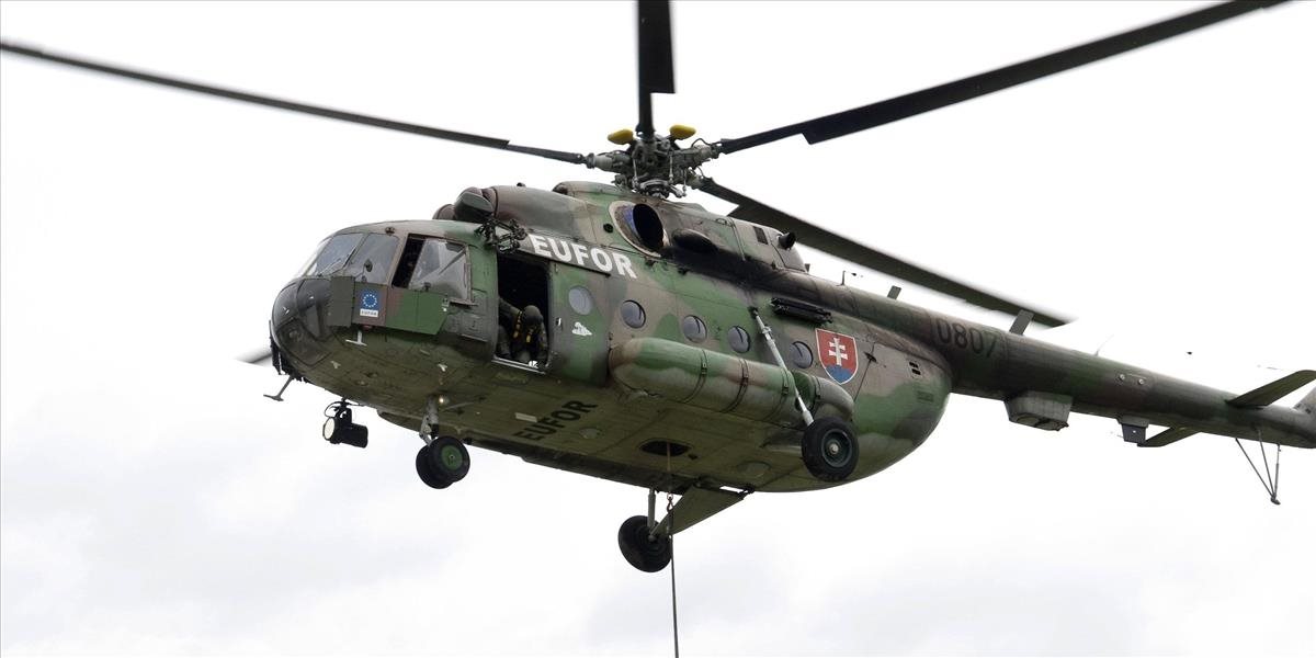 Ochranné pomôcky do nemocníc prevážajú aj armádne vrtuľníky