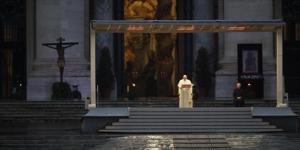 Pápež sa počas požehnania modlil i za ukončenie pandémie koronavírusu