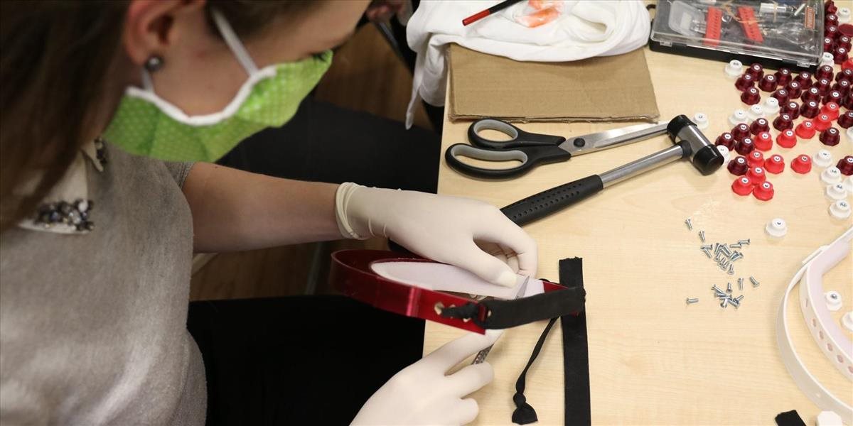 Lekárska fakulta Komenského bude vyrábať ochranné štíty na 3D tlačiarni