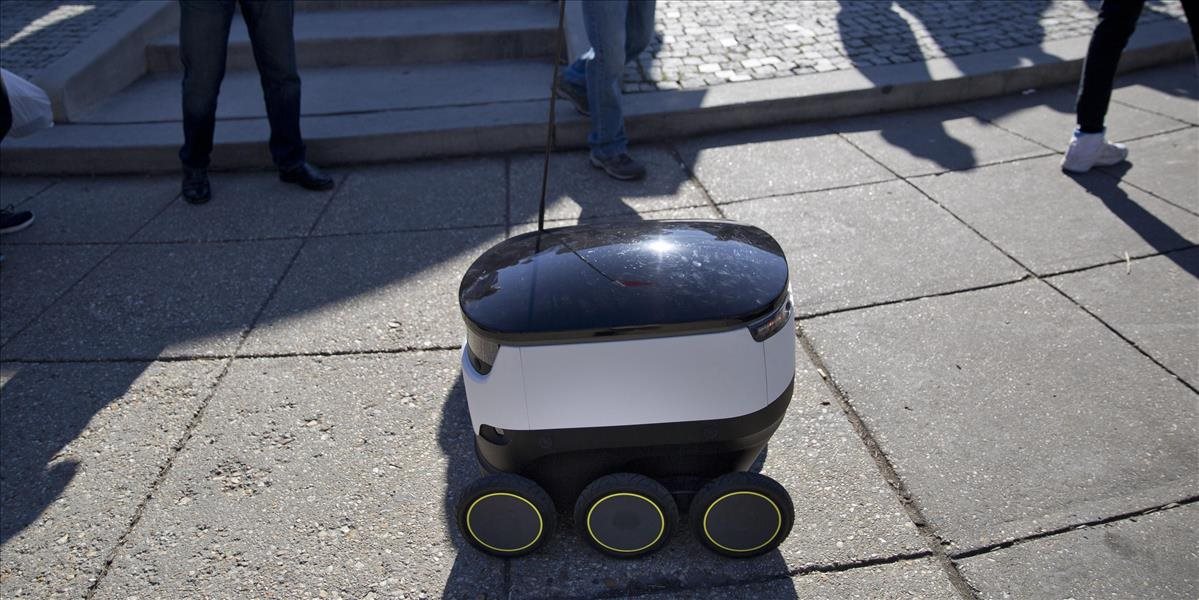 Počas pandémie rozvážajú v Británii jedlo aj mini roboty