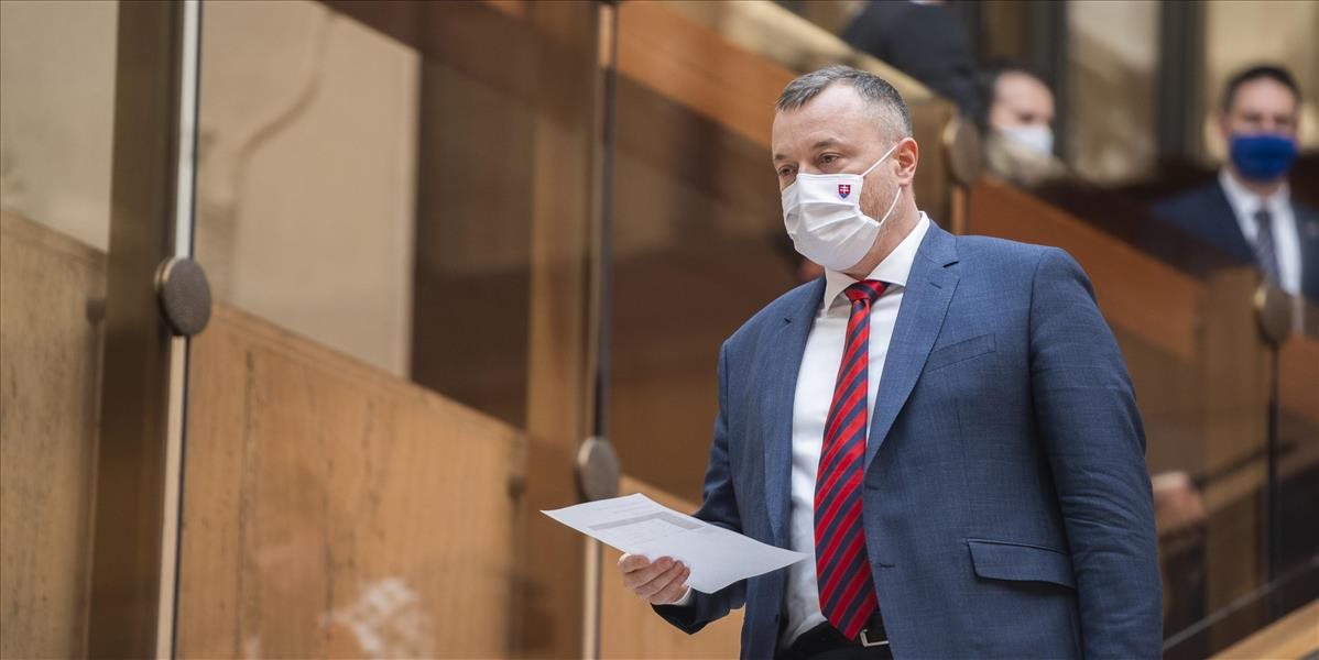 REPORTÁŽ: Milan Krajniak chce rokovať s ministerstvom financií