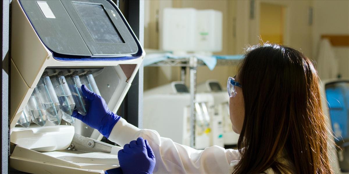 Vedci budú skúmať DNA pacientov s ochorením COVID-19