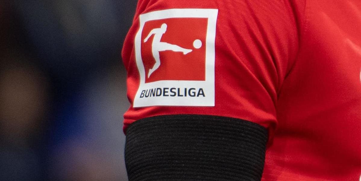 Tréner Augsburgu nebude môcť nastúpiť pri reštarte Bundesligy, problémom bola zubná kefka