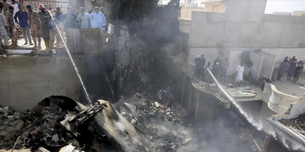 Haváriu lietadla v Pakistane neprežil nikto zo 107 osôb na palube