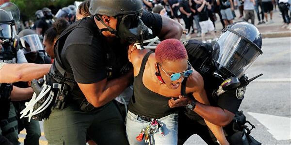 Komu je výhodné obviňovať Moskvu z nepokojov v USA