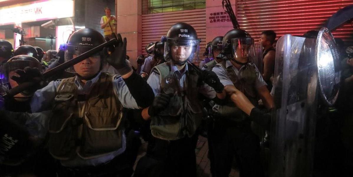 Situácia v Hongkongu eskaluje, polícia zadržala počas protestov desiatky ľudí