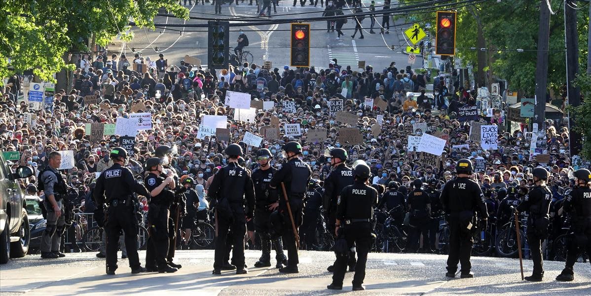 V Minneapolise sa prijalo uznesenie o rozpustení polície
