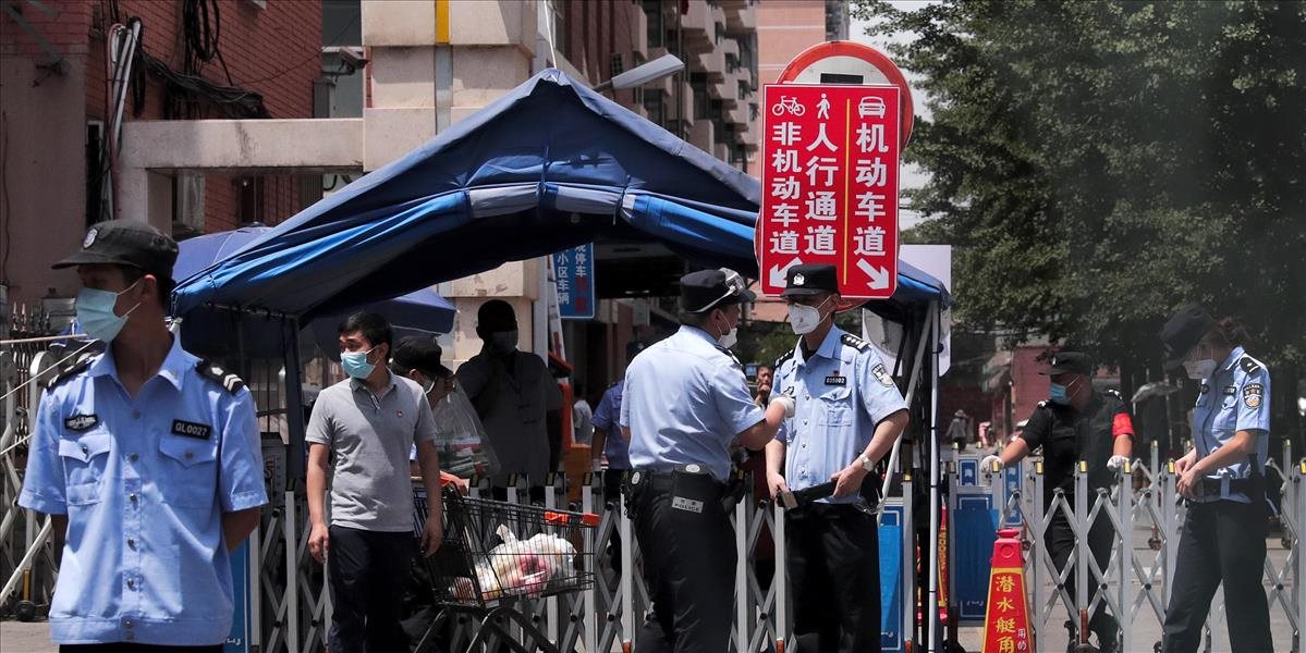 Peking hlási, že situácia v meste je "mimoriadne vážna"