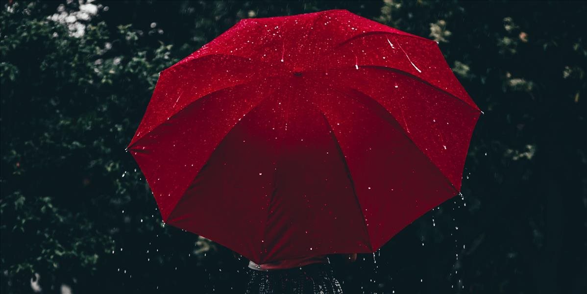 Meteorológovia hlásia výstrahy prvého aj druhého stupňa pred dažďom a povodňou
