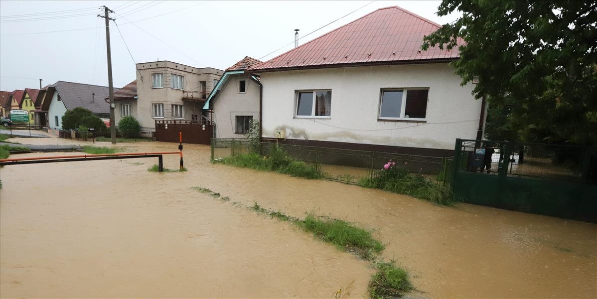 Slovensko trápia povodne, v pohotovosti je takmer 100 kusov techniky