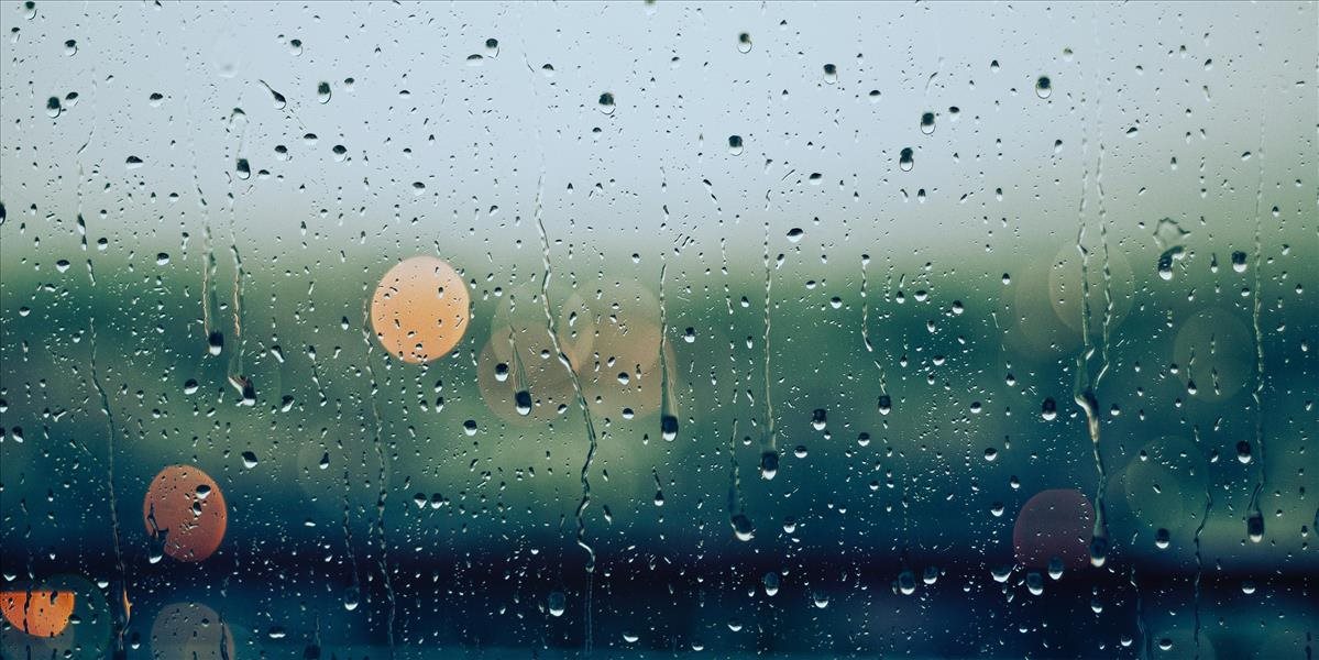 Meteorológovia opäť varujú pred búrkami
