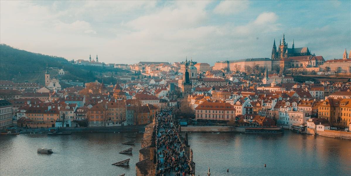 Nárast v počte prípadov nákazy v Čechách sa opäť zrýchlil
