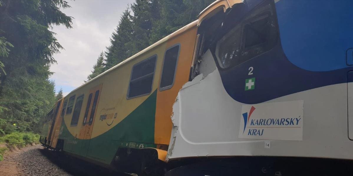 Zrážka vlakov si vyžiadala mŕtvych a desiatky zranených