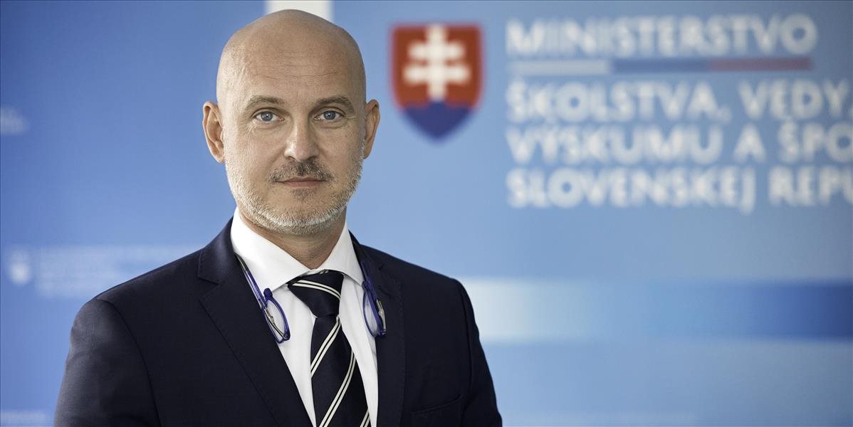 Minister Gröhling tvrdí, že prácu napísal v súlade s vtedajšími pravidlami školy