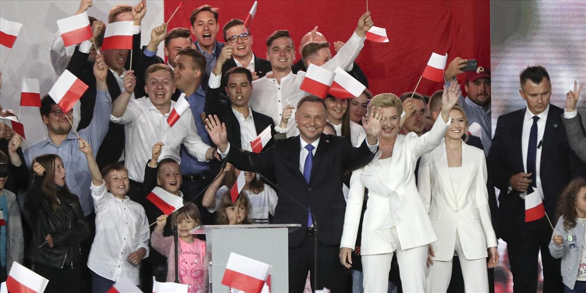 Poľsko má staronového prezidenta, do kresla opäť zasadne Andrzej Duda
