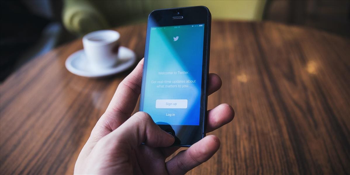 Hackerský útok na Twitter zasiahol viac ako sto účtov