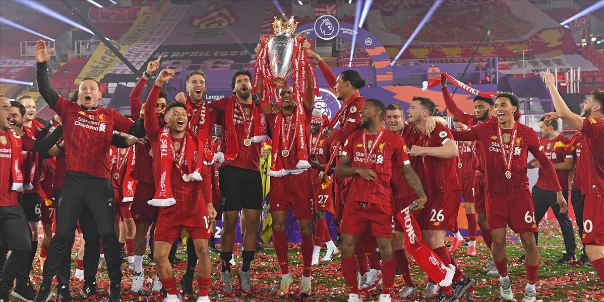 Trofej pre šampióna Premier League je už doma na Anfield Road