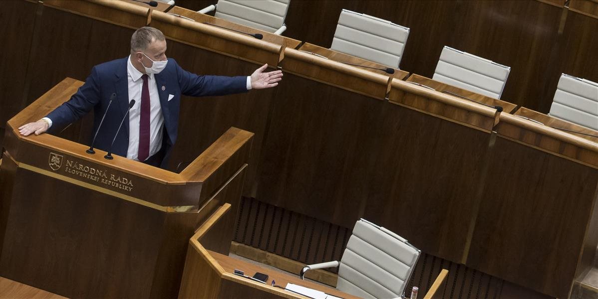 Mimoriadnu schôdzu NRSR sa podarilo otvoriť až na druhý pokus