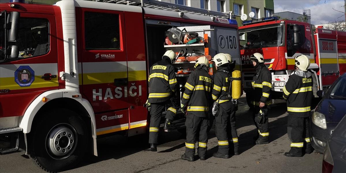 V Bohumíne horel panelový dom, špekuluje sa o rýchlosti zásahu hasičov