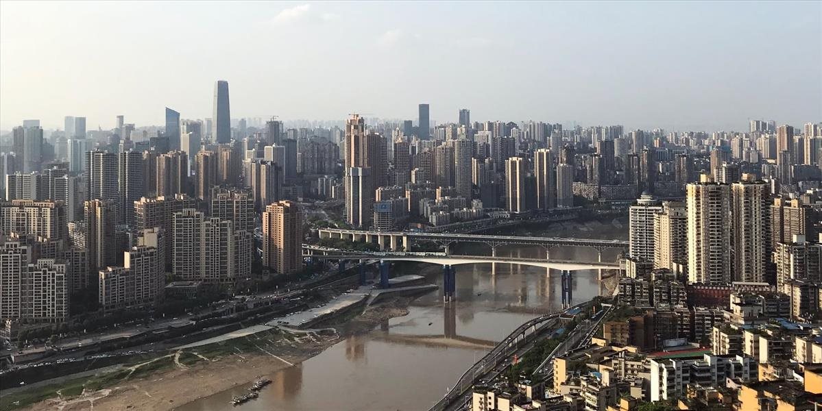 Záplavy v Číne si vyžiadali množstvo mŕtvých, zranených a materiálne škody