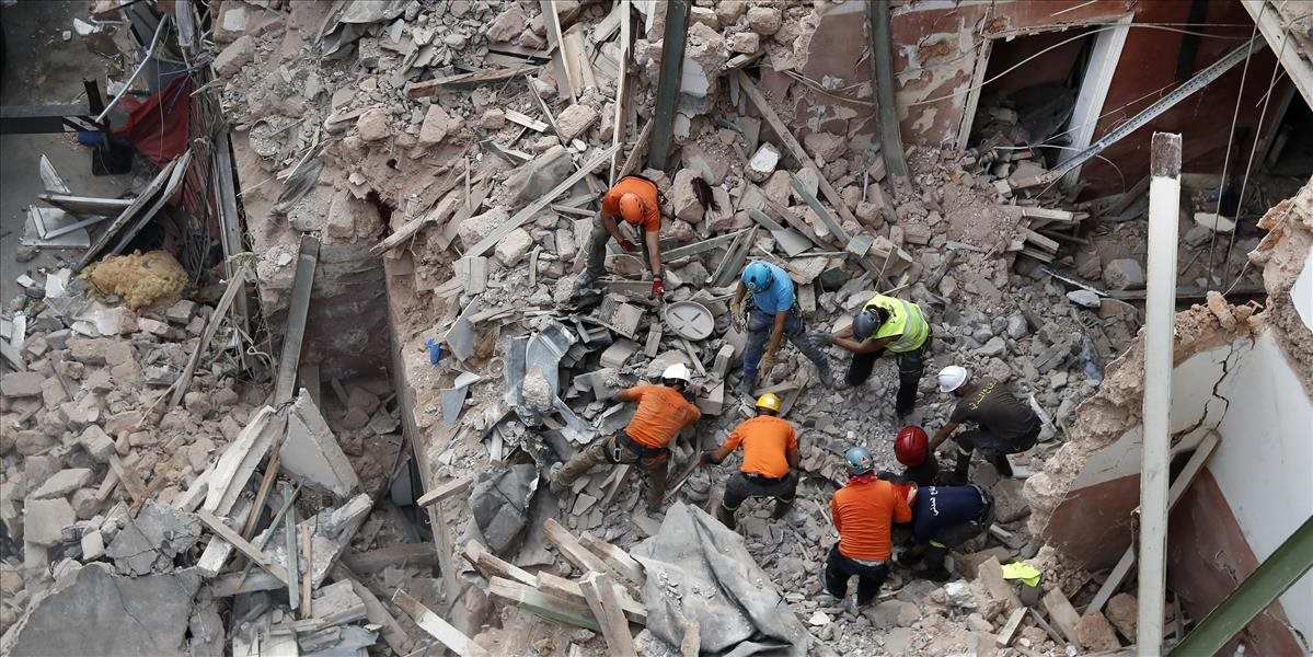 Záchranári v Bejrúte hrajú o čas, po mesiaci od explózie zaznamenali tlkot srdca spod ruiny budovy
