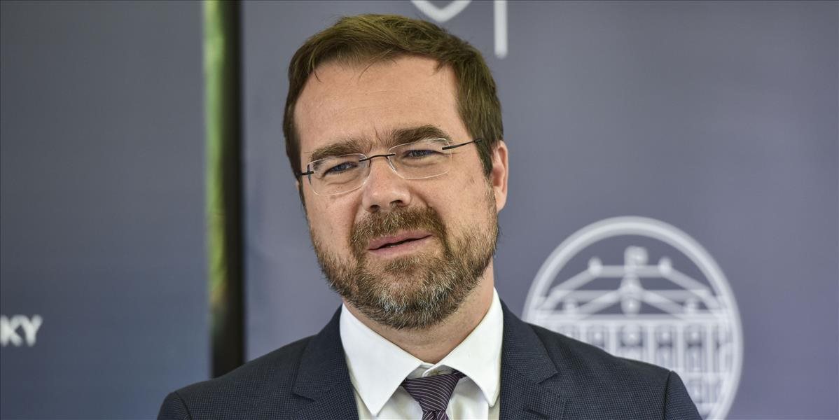 Minister Krajčí a hlavný hygienik Mikas sú negatívni na koronavírus