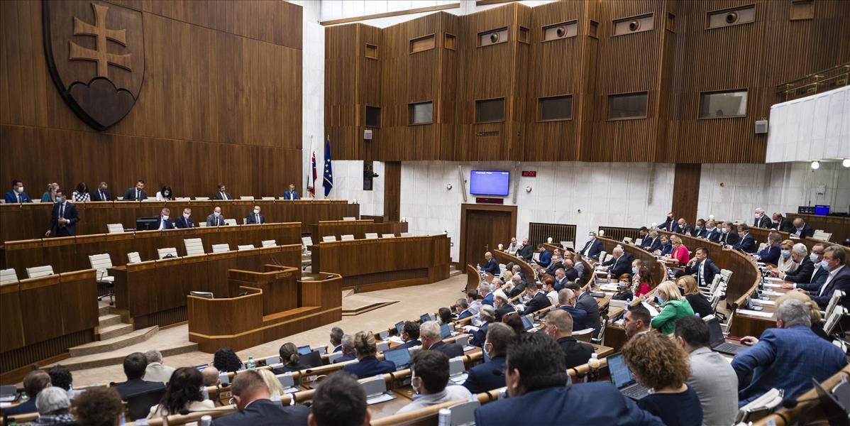 Rokovací deň v parlamente rozbehol návrh novely zákona o pandemickom ošetrovnom