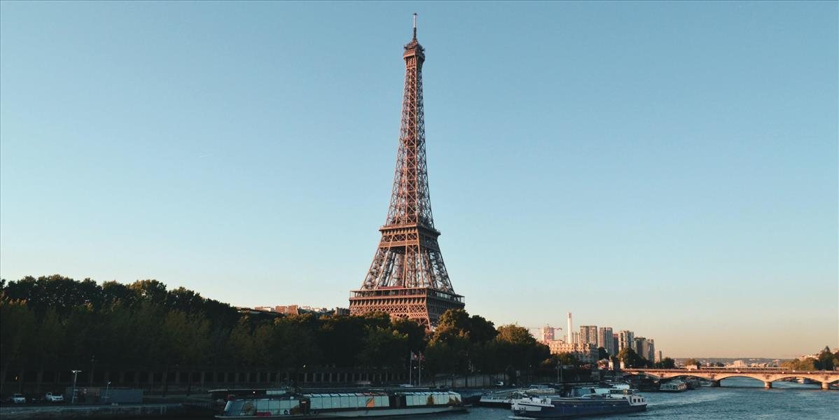 Paríž bol dnes v obavách, v Eiffelovke nahlásili bombu!