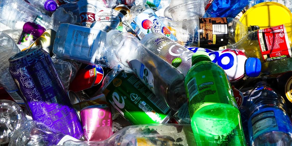 Koniec plastom? Plastové fľaše bude Slovensko zálohovať