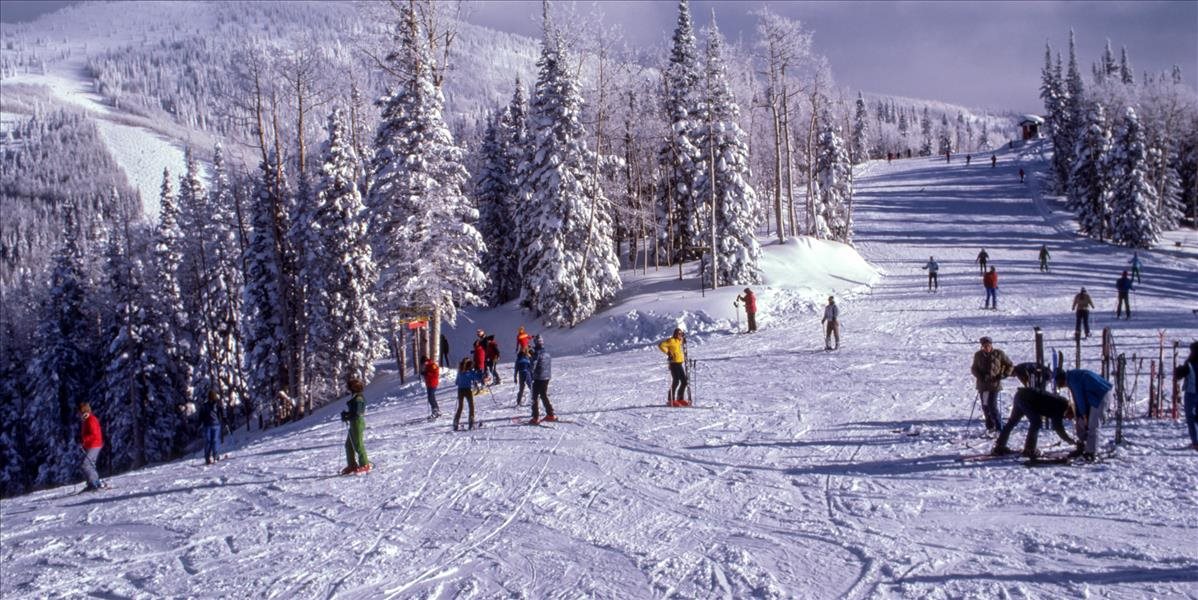 V rakúskych lyžiarskych strediskách sú zakázané všetky druhy večierkov
