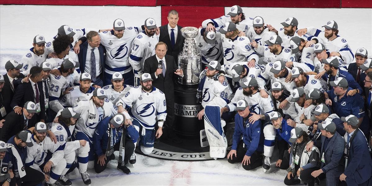 Tampa Bay získala po 16-tich rokoch svoj druhý Stanley Cup, oslavuje aj Erik Černák