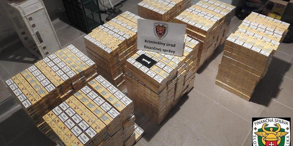 Polícia našla v poli pri hranici s Ukrajinou pašované cigarety