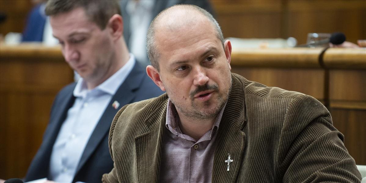 Pokiaľ je poslanec právoplatne odsúdený, zaniká mu mandát v NRSR