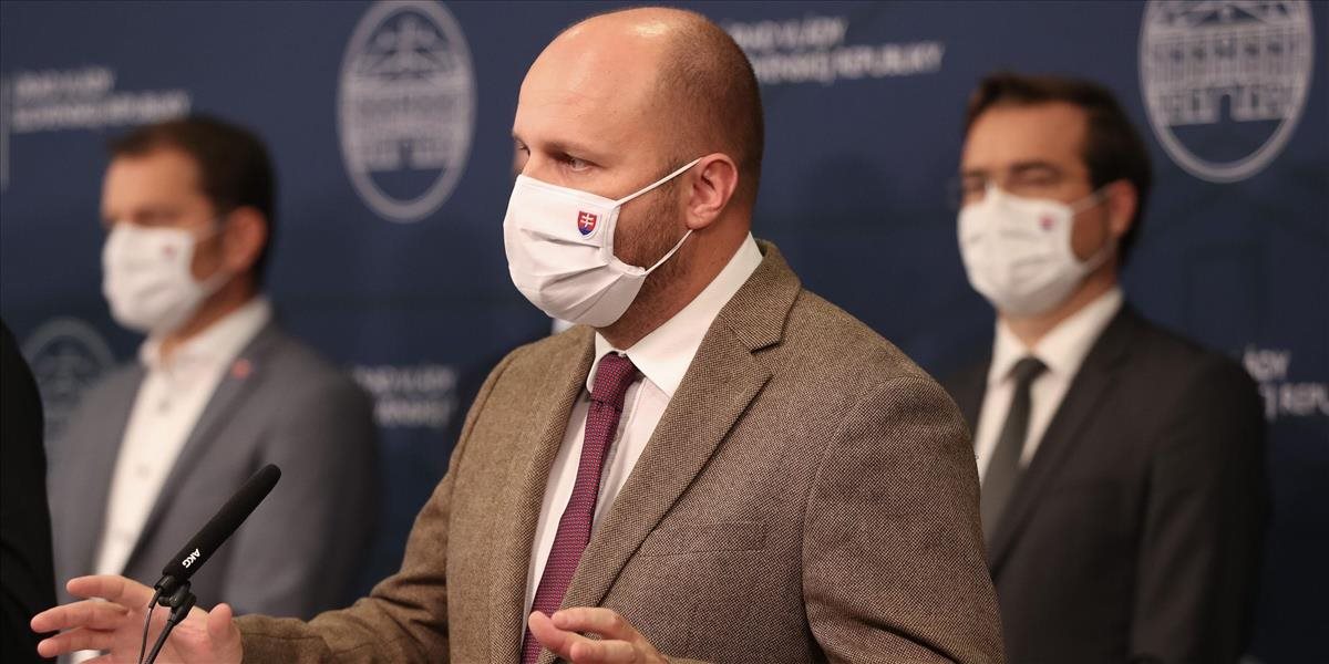 Minister obrany prosí zdravotníkov, aby sa zapojili do celoštátneho testovania. Kollárovi adresoval tvrdé slová