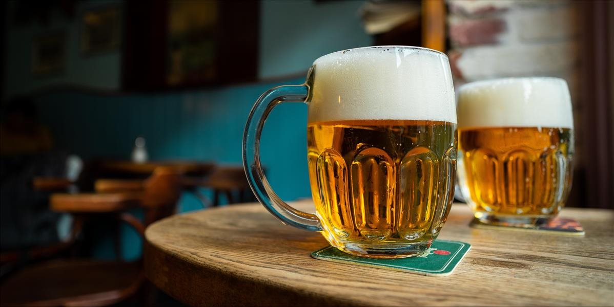 V susednej ČR radikálne porušili opatrenia, v Pardubiciach by vám načapovali pivo