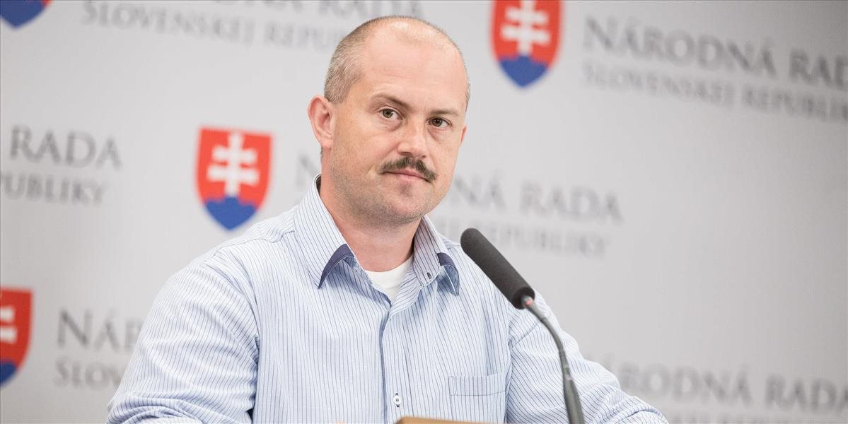 Šeliga nechal vyviesť Kotlebovcov z rokovacej sály parlamentu, ako dôvod uviedol toto
